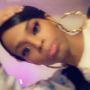 Meet your Posher, Kendra